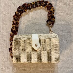 Stylish Cream Woven Bag with Tortoise Shell Chain